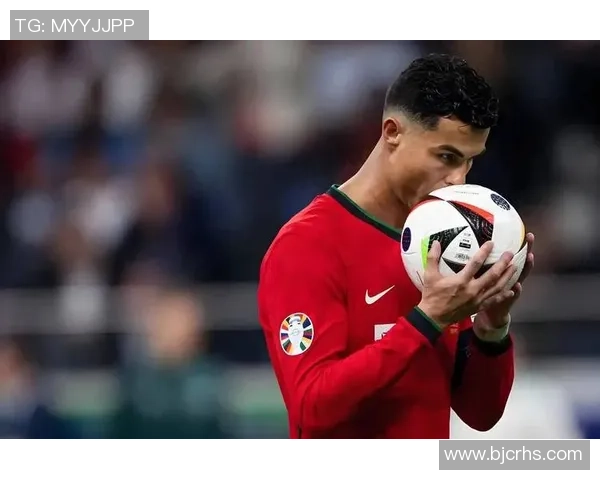 C罗传奇再续:从球场霸主到全球偶像的辉煌之路 C罗传奇再续:从球场霸主到全球偶像的辉煌之路