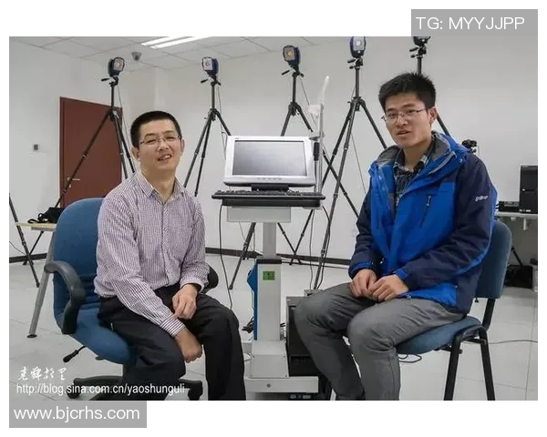 《从草根到传奇：穿越回足球黄金年代成为球场之王》