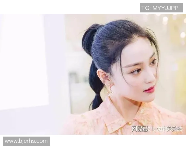 中国足球明星绯闻女友引发关注 网友纷纷猜测其背后真相 中国足球明星绯闻女友引发关注 网友纷纷猜测其背后真相