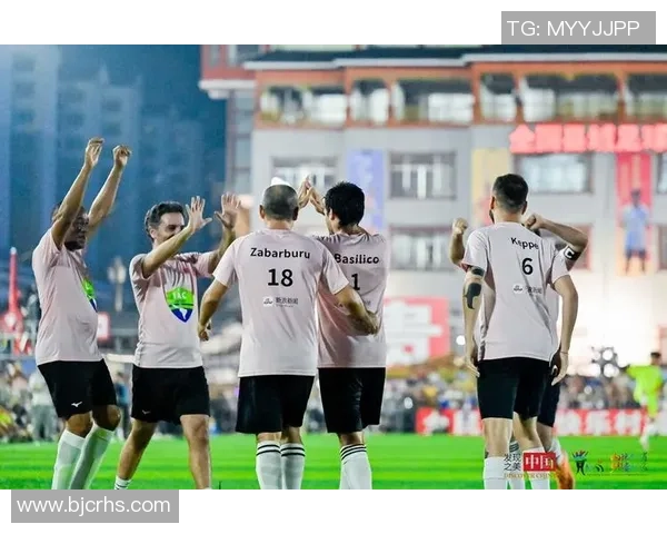 当今足坛球迷热情高涨群星闪耀共绘绿茵场辉煌盛宴