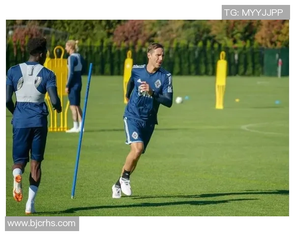 戴白帽的足球球星是谁 盘点曾戴白帽的足球名将及其背后故事