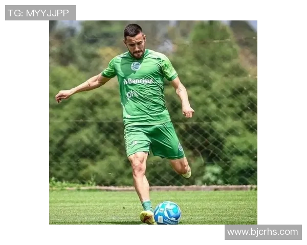 球星精彩亮相瞬间以足球为核心展现独特出场姿势魅力