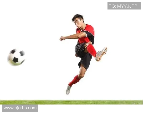 足球明星助跑姿势分析与技术探讨：从起步到爆发的关键动作解读